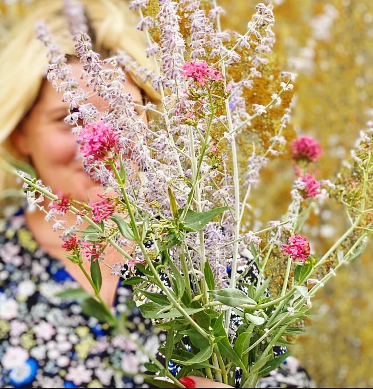 Wesna schnuppert Blumen